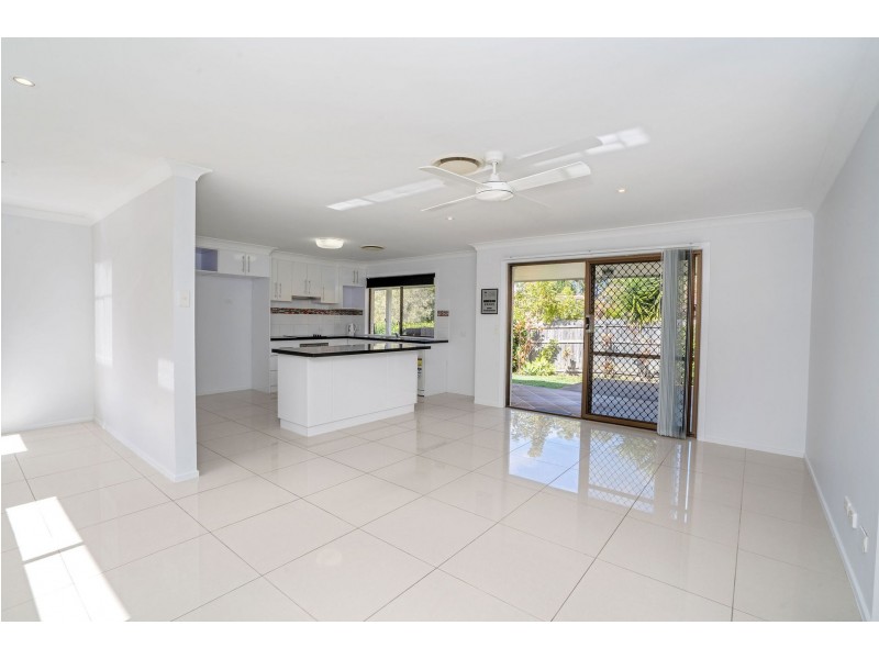 8a/212 Central Street, Labrador QLD 4215