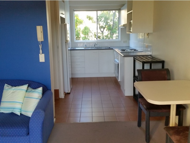 16 Lloyd Street, Southport QLD 4215