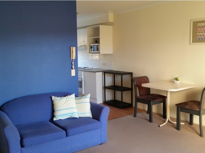 16 Lloyd Street, Southport QLD 4215