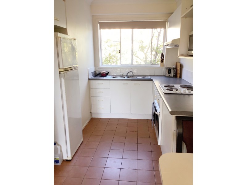 16 Lloyd Street, Southport QLD 4215