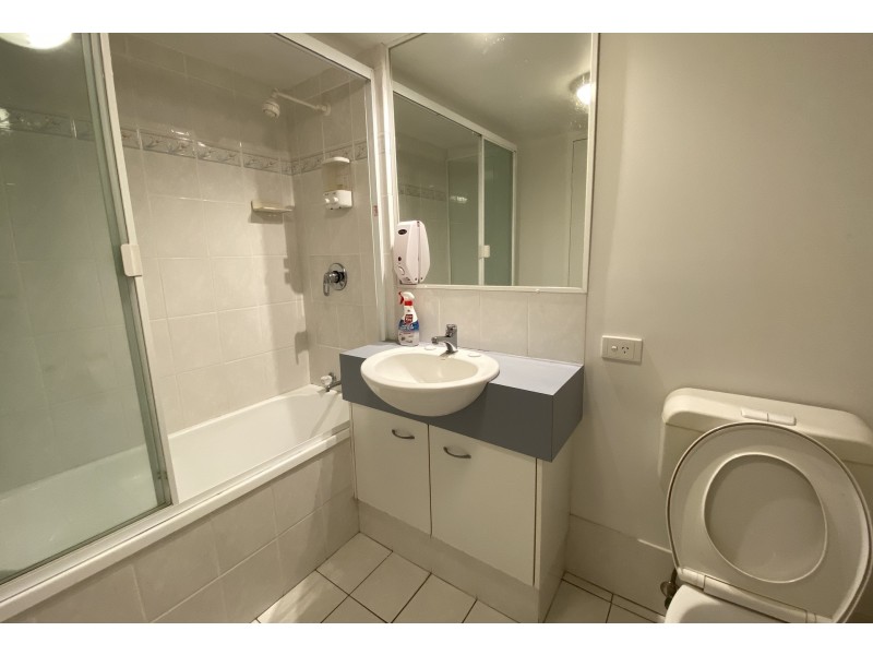 12 Lloyd Street, Southport QLD 4215