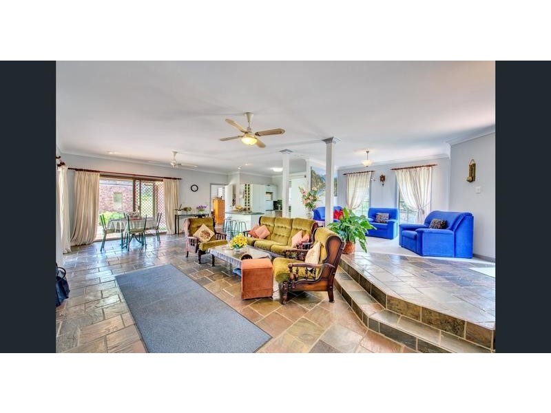 2 Saxby Court, Park Ridge South QLD 4125