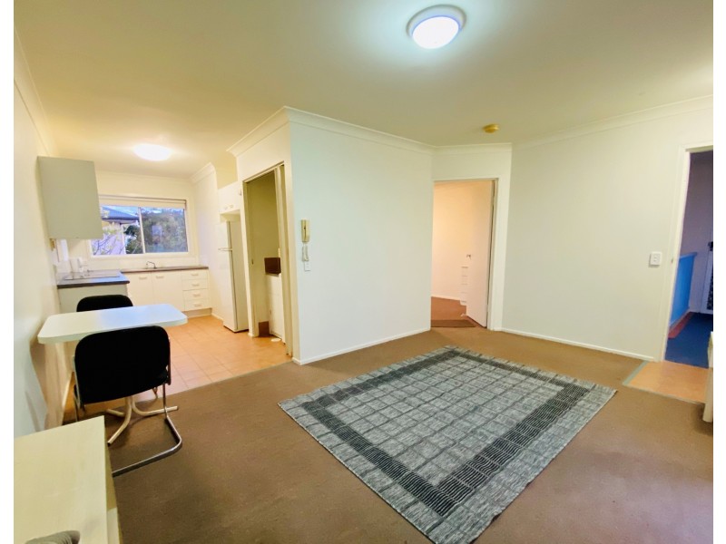 16 Lloyd Street, Southport QLD 4215