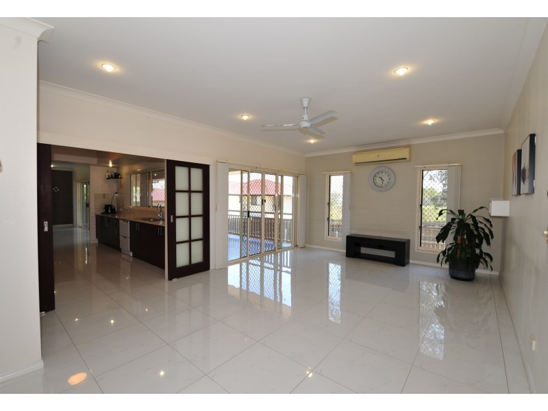 18 Sakarben Street, Eight Mile Plains QLD 4113