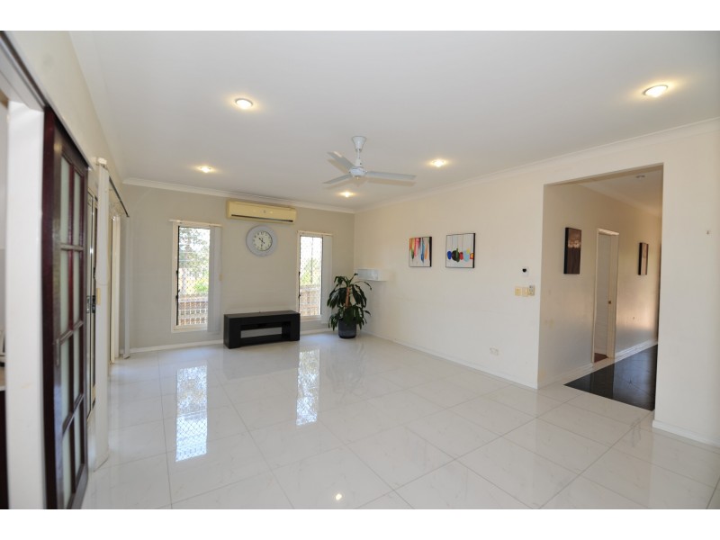 18 Sakarben Street, Eight Mile Plains QLD 4113