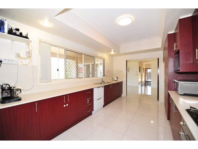 18 Sakarben Street, Eight Mile Plains QLD 4113