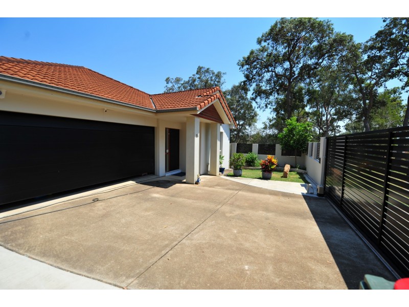 18 Sakarben Street, Eight Mile Plains QLD 4113