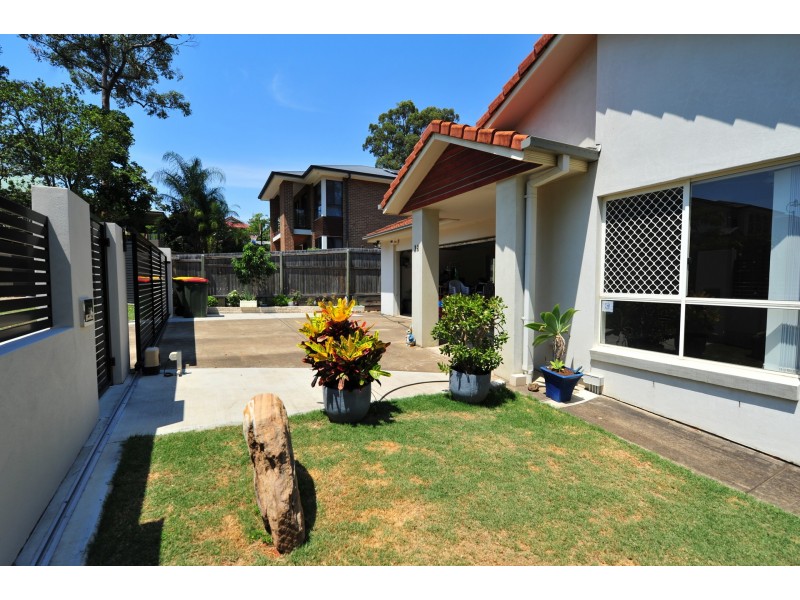 18 Sakarben Street, Eight Mile Plains QLD 4113