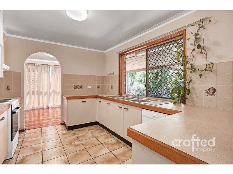 27 Gingko Cres, Regents Park QLD 4118