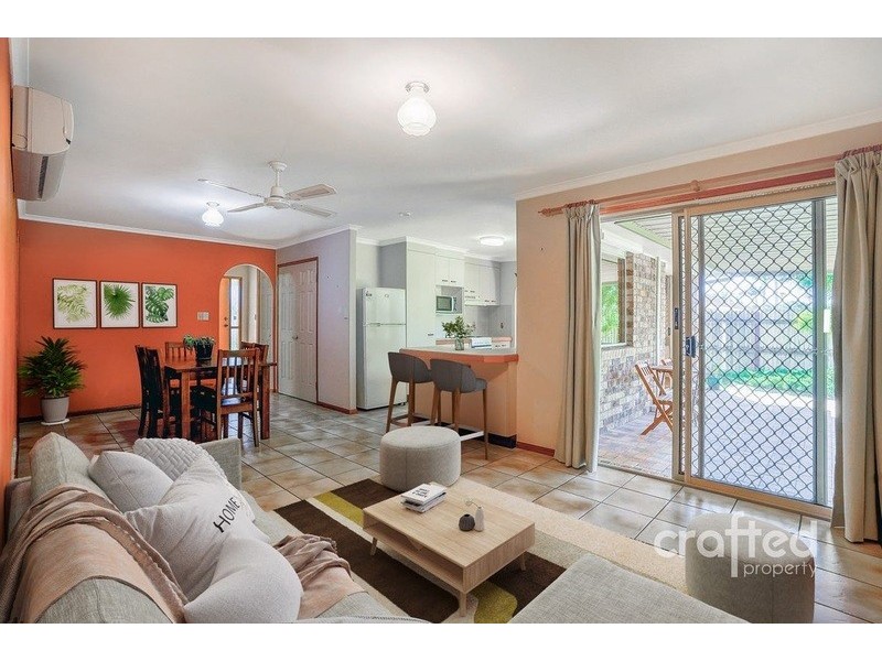 27 Gingko Cres, Regents Park QLD 4118