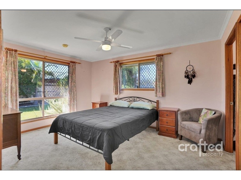 27 Gingko Cres, Regents Park QLD 4118