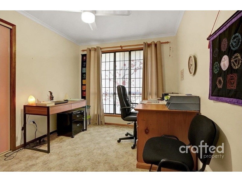 27 Gingko Cres, Regents Park QLD 4118