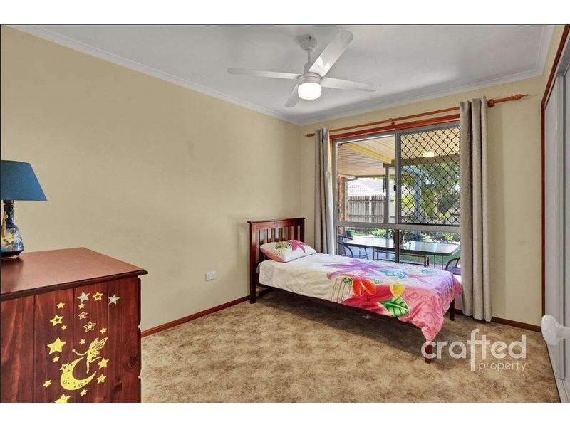 27 Gingko Cres, Regents Park QLD 4118