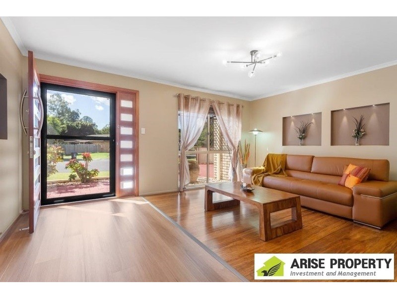 10 Poinciana Pl, Eight Mile Plains QLD 4113