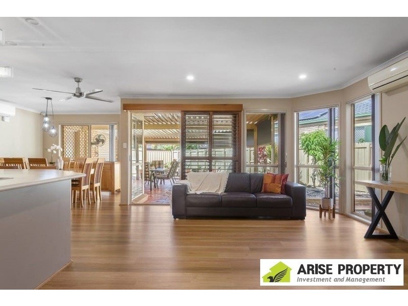 10 Poinciana Pl, Eight Mile Plains QLD 4113