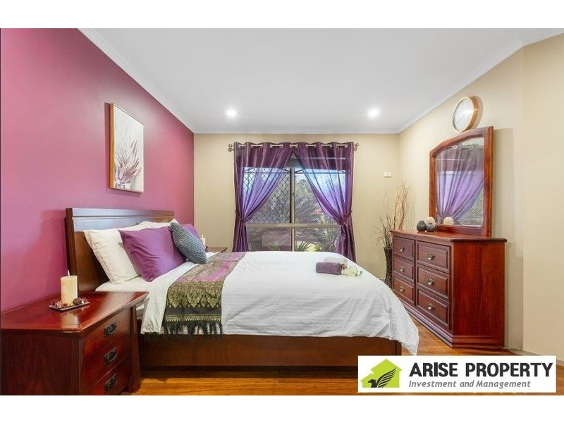 10 Poinciana Pl, Eight Mile Plains QLD 4113