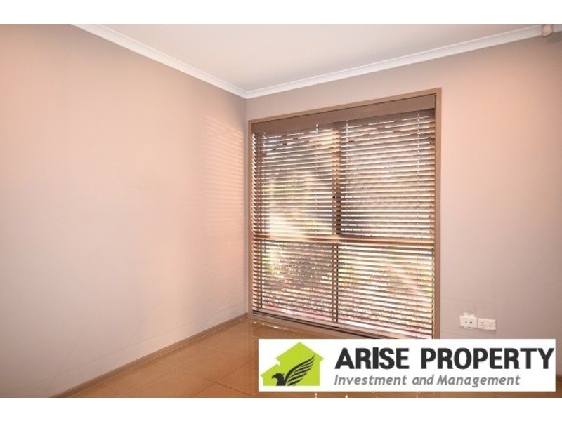 10 Poinciana Pl, Eight Mile Plains QLD 4113