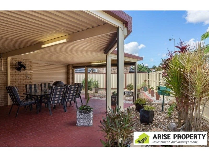 10 Poinciana Pl, Eight Mile Plains QLD 4113