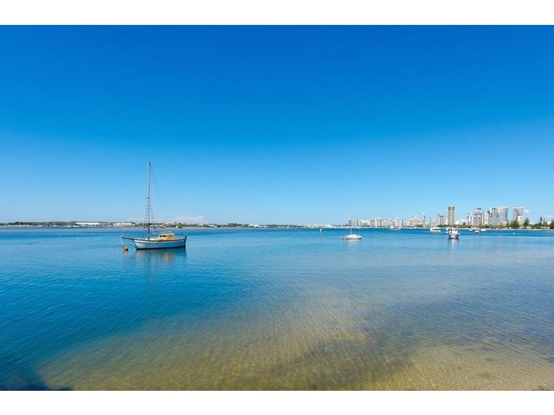 3/156 Frank Street, Labrador QLD 4215