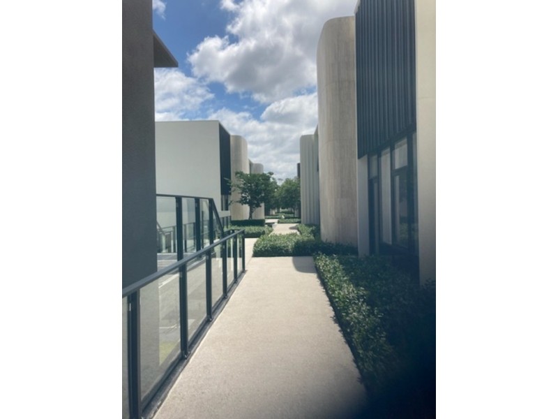 villa 2/1 Bonvale Lane, St Lucia QLD 4067