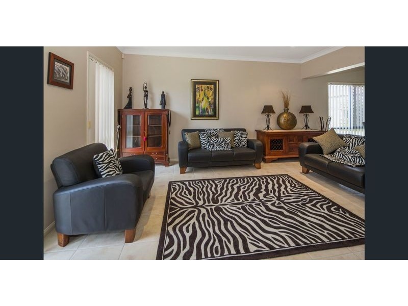 117 Crestwood Dr, Molendinar QLD 4214