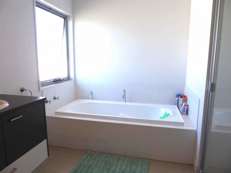 33 Village Cct, Murarrie QLD 4172