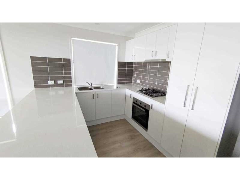 8 Hardwood Street, Spring Mountain QLD 4124