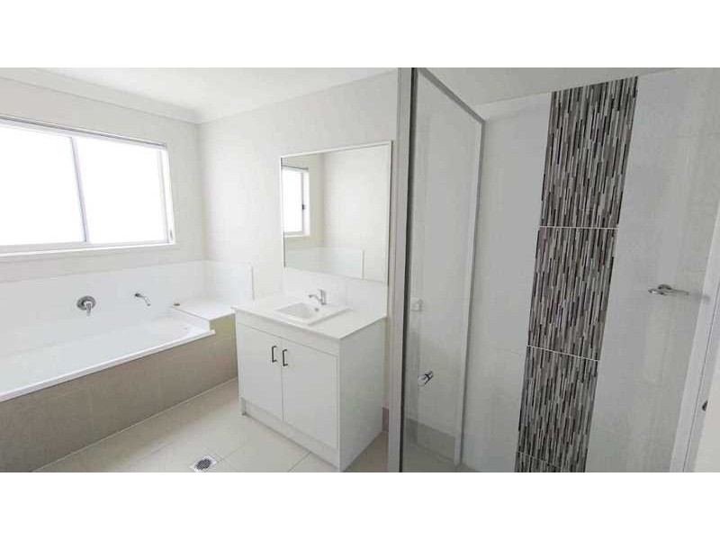 8 Hardwood Street, Spring Mountain QLD 4124