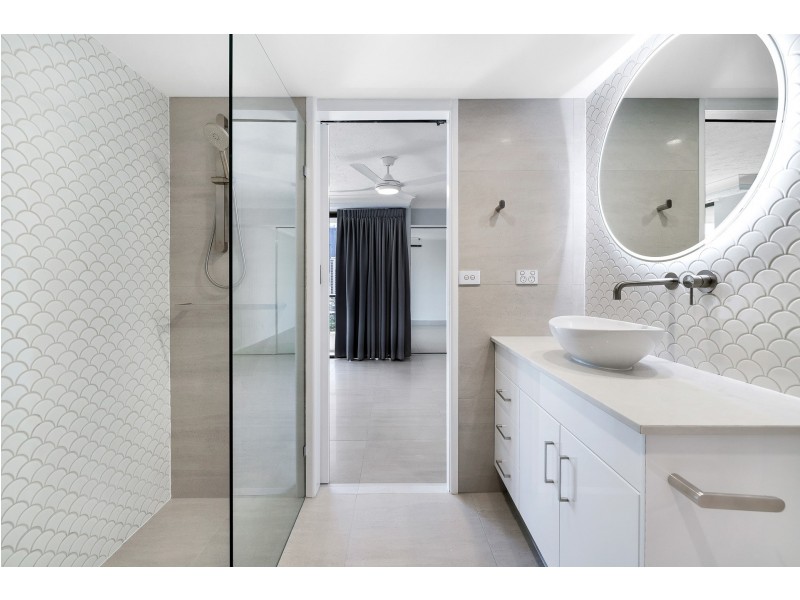 1602/5 Enderley ave, Surfers Paradise QLD 4217