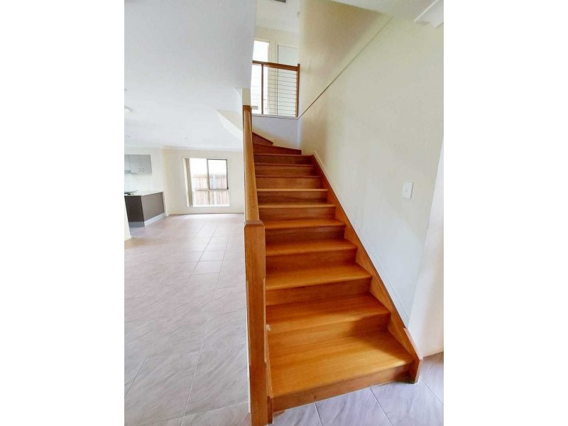 8/2 Weir Drive, Upper Coomera QLD 4209