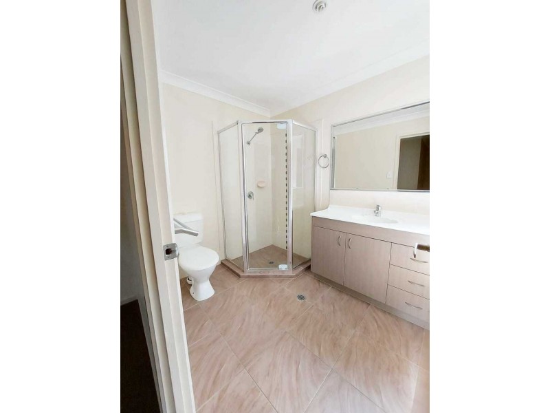 8/2 Weir Drive, Upper Coomera QLD 4209
