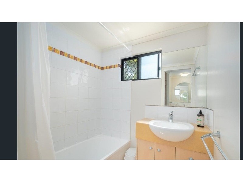 181/37-39 digger street, Cairns North QLD 4870