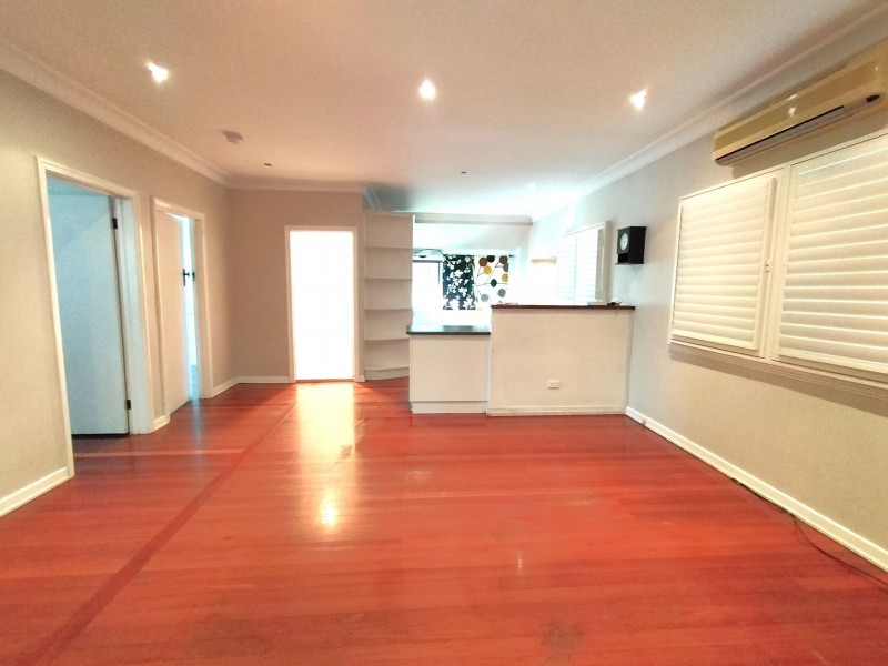 102 Earl Street, Greenslopes QLD 4120