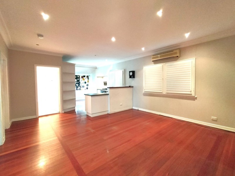 102 Earl Street, Greenslopes QLD 4120