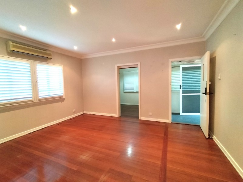 102 Earl Street, Greenslopes QLD 4120