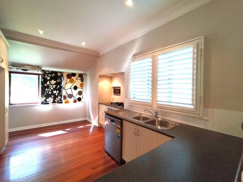 102 Earl Street, Greenslopes QLD 4120