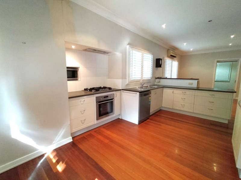 102 Earl Street, Greenslopes QLD 4120