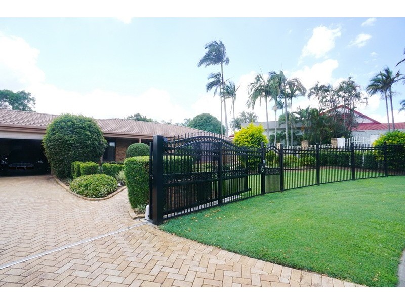 5 Stanton Court, Eight Mile Plains QLD 4113