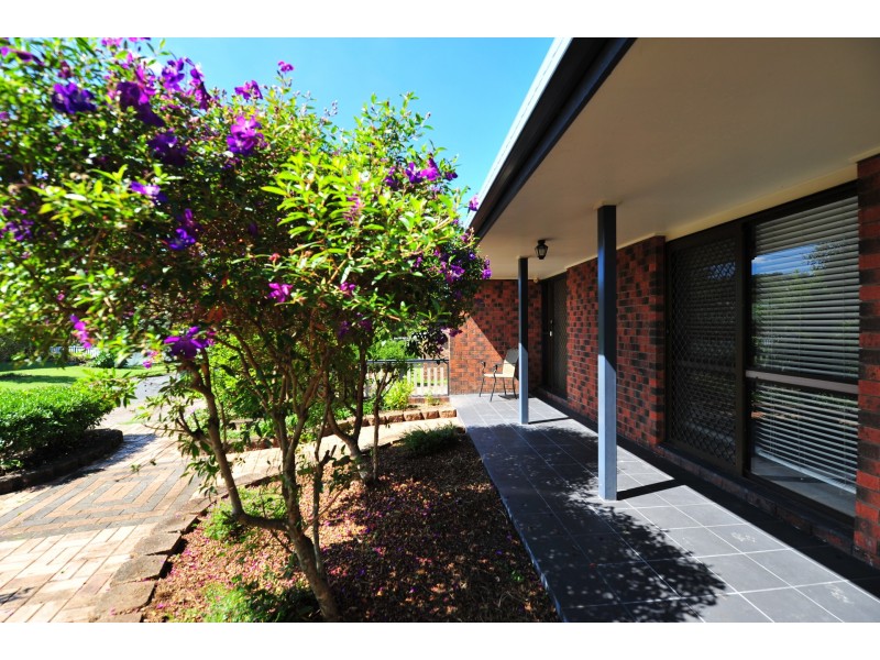 6 Willoughby Cres, Springwood QLD 4127