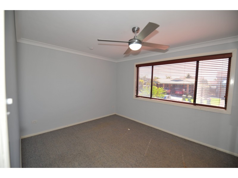 6 Willoughby Cres, Springwood QLD 4127