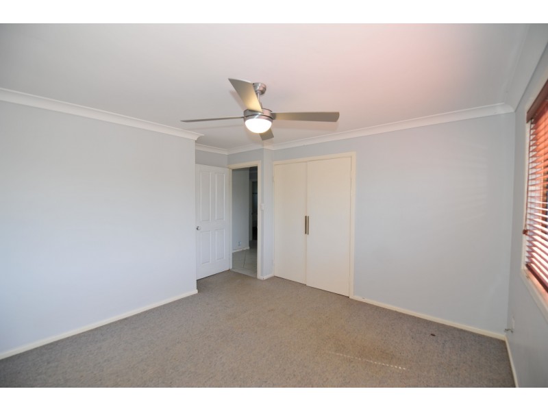 6 Willoughby Cres, Springwood QLD 4127