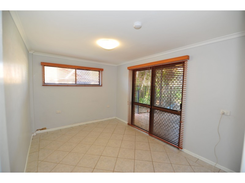 6 Willoughby Cres, Springwood QLD 4127