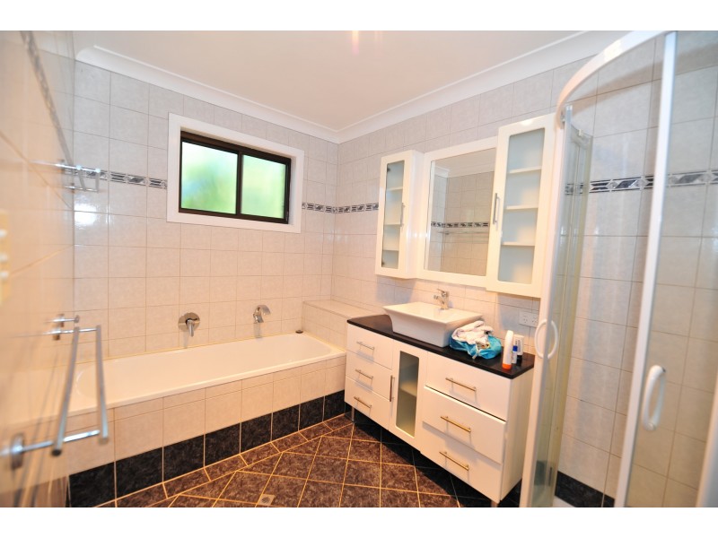 6 Willoughby Cres, Springwood QLD 4127