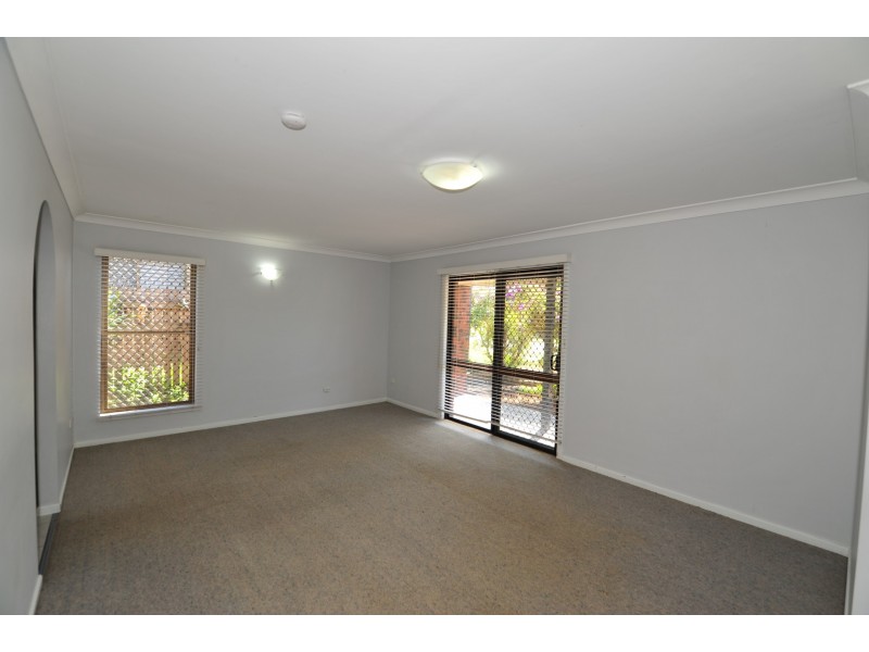 6 Willoughby Cres, Springwood QLD 4127