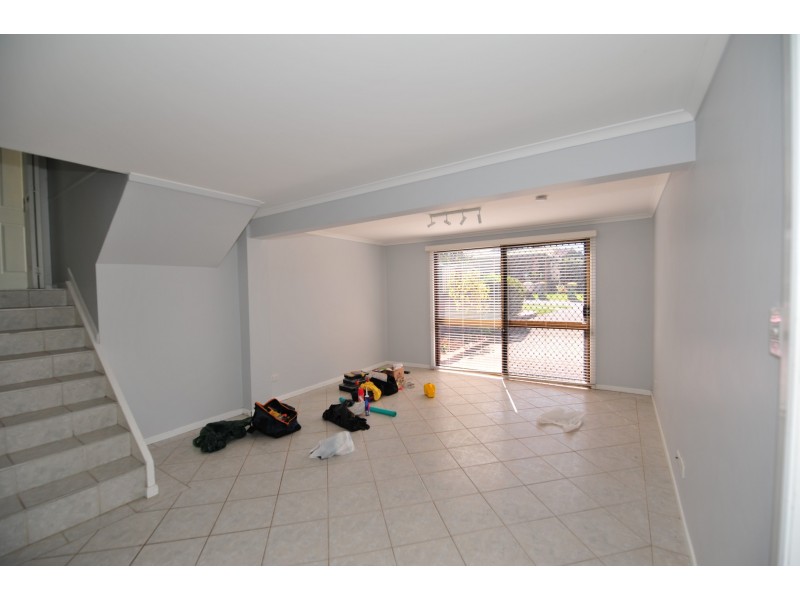 6 Willoughby Cres, Springwood QLD 4127