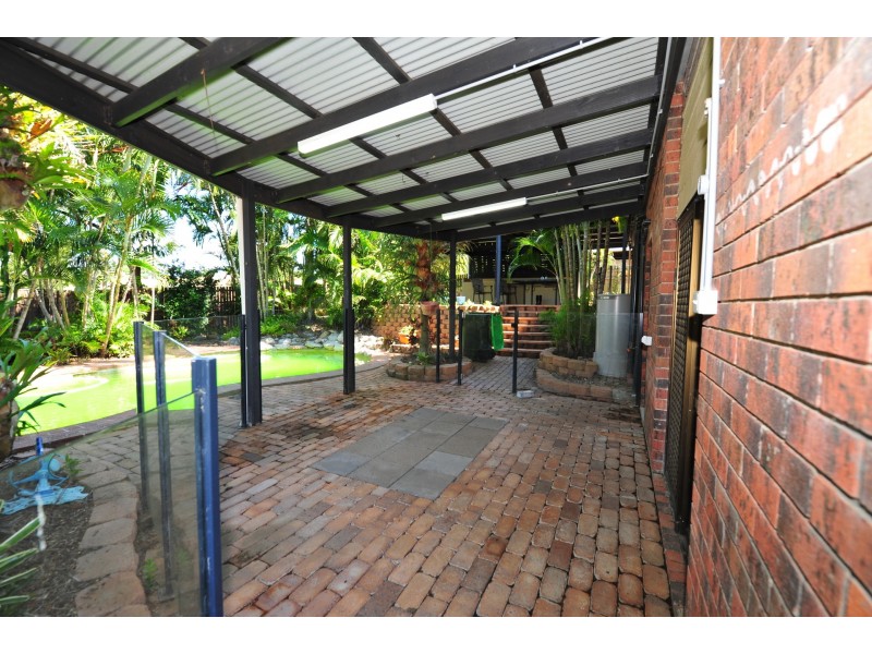 6 Willoughby Cres, Springwood QLD 4127