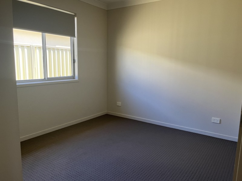 73 Centenary Dr Nth, Middlemount QLD 4746