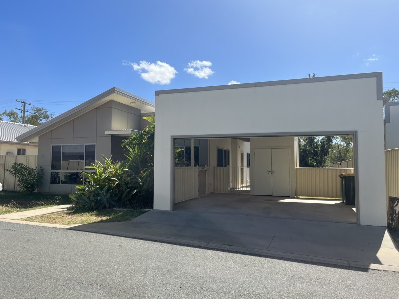 73 Centenary Dr Nth, Middlemount QLD 4746