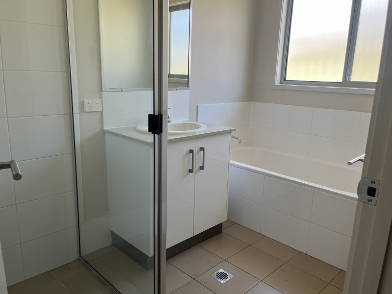 73 Centenary Dr Nth, Middlemount QLD 4746