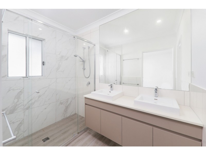 24/6 Park Cove Blvd, Hope Island QLD 4212